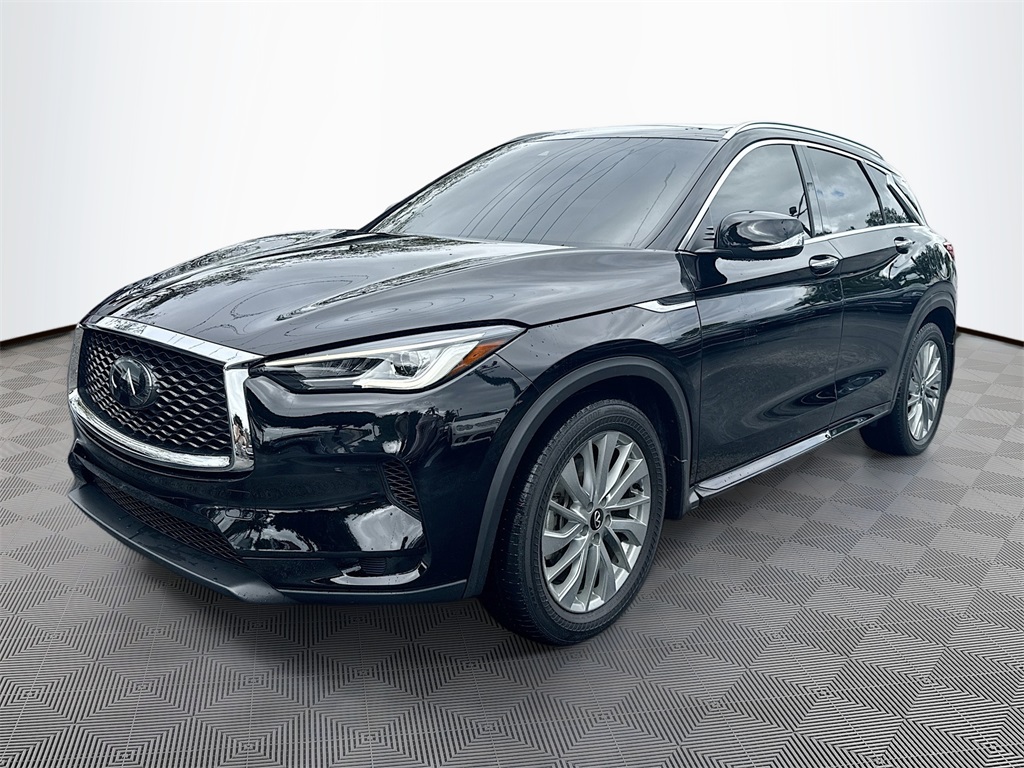 2023 Infiniti QX50 Luxe photo 3