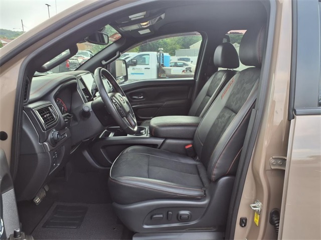 2021 Nissan Titan Crew Cab PRO-4X photo 10