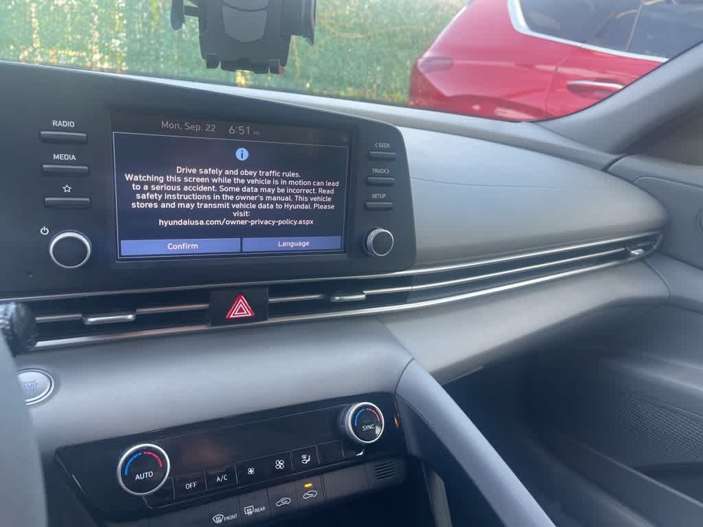 2023 Hyundai Elantra SEL photo 8