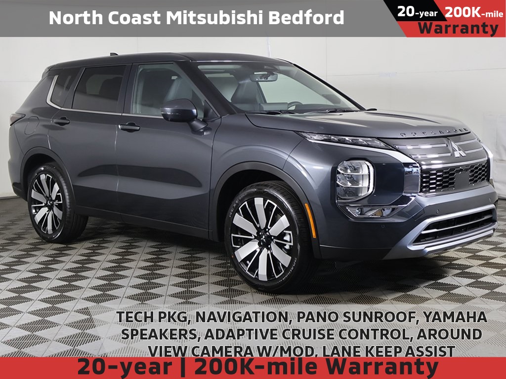 2025 Mitsubishi Outlander SE's photo