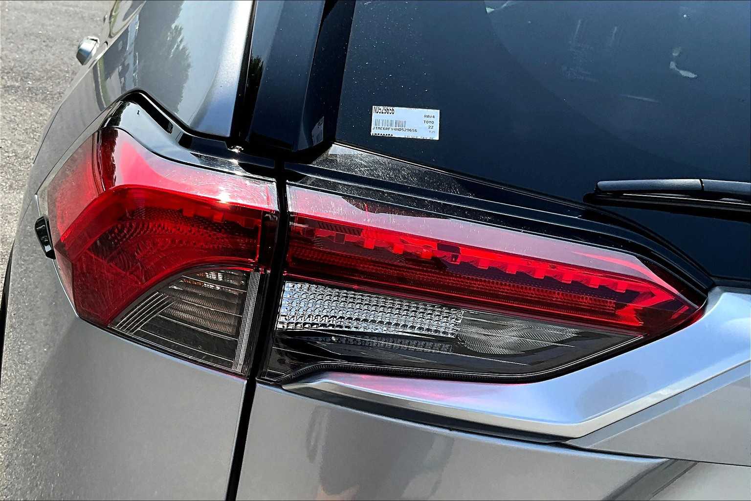 2022 Toyota RAV4 Hybrid XSE photo 25