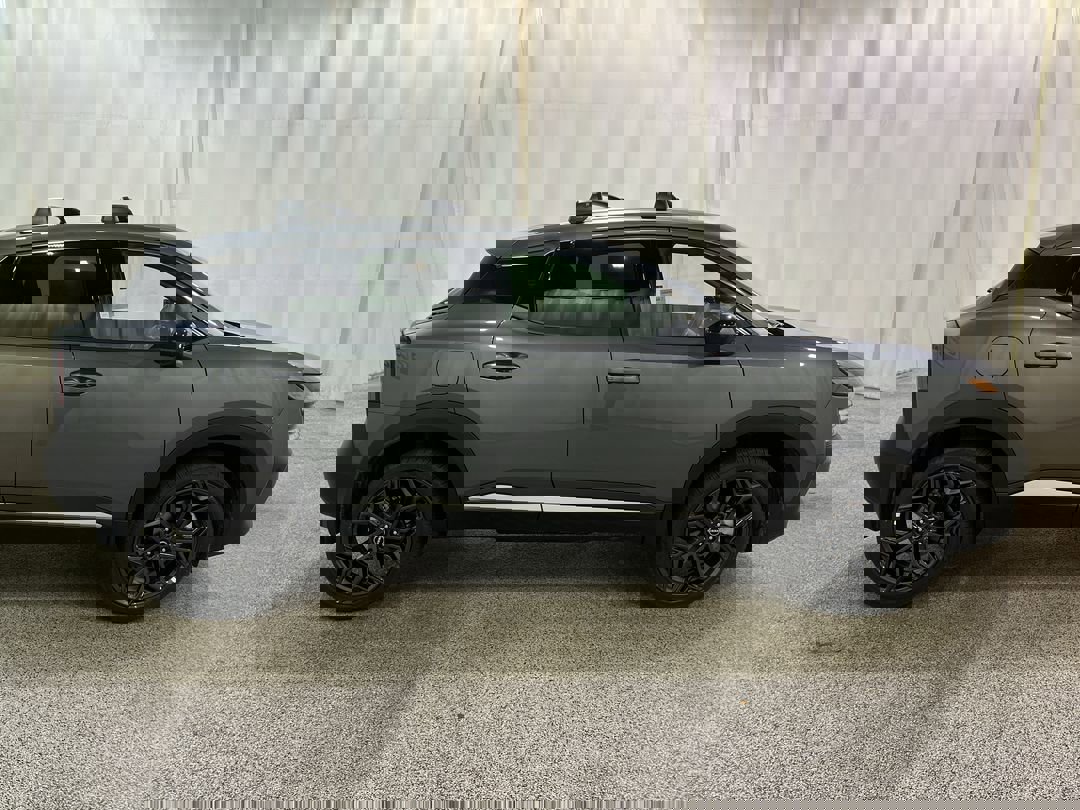 2026 Nissan Kicks SR photo 4