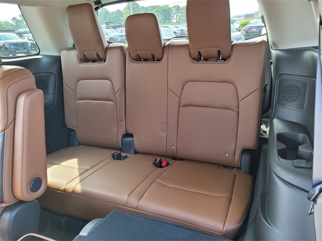 2025 Nissan Pathfinder Platinum photo 14