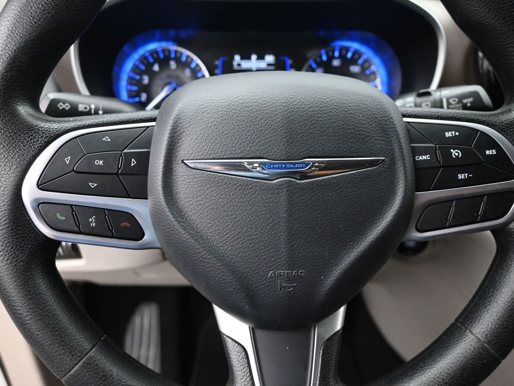 2020 Chrysler Voyager LX photo 13