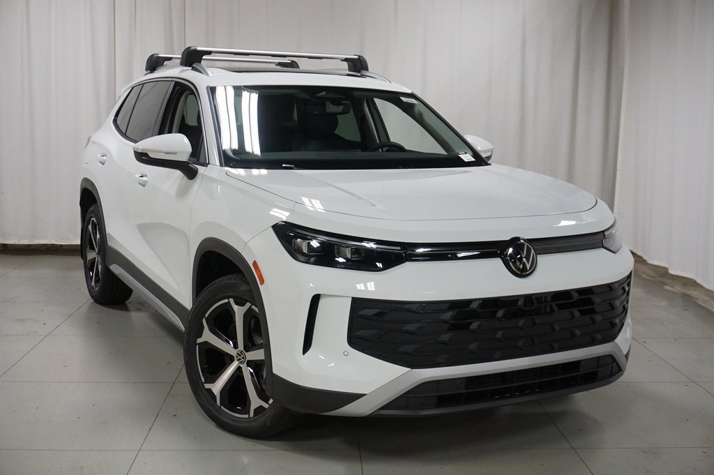 2025 Volkswagen Tiguan SE photo 3