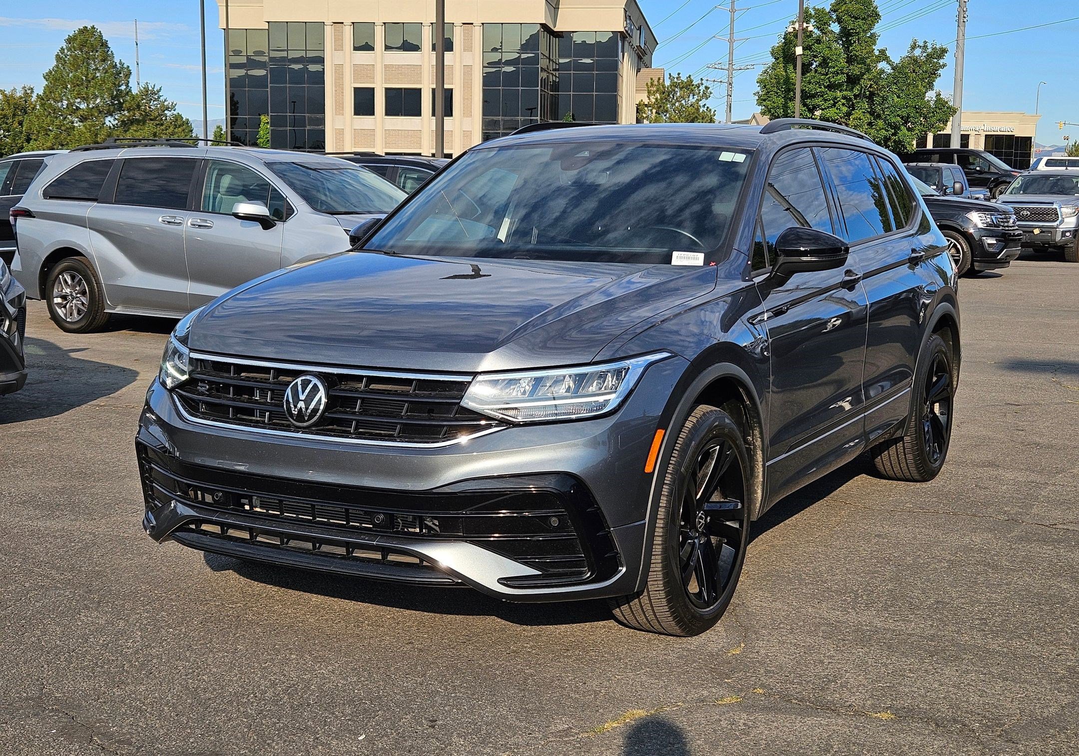 2023 Volkswagen Tiguan SE R-Line Black photo 6