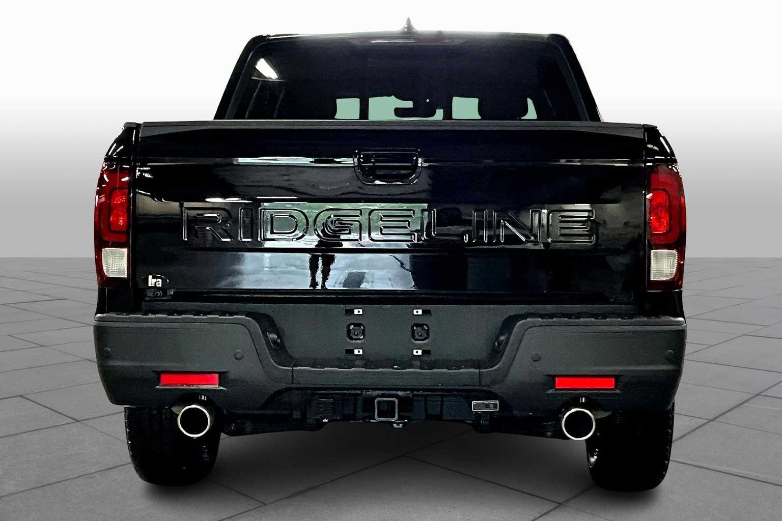 2025 Honda Ridgeline Black Edition photo 4
