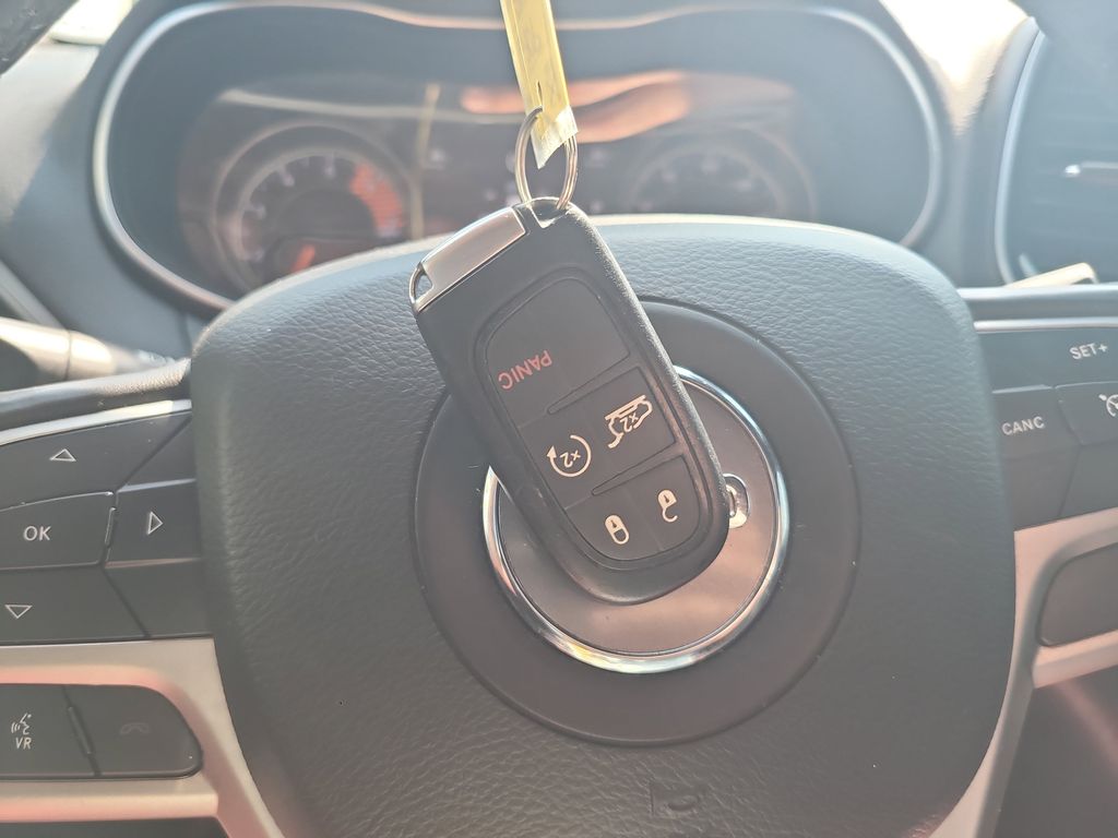 2020 Jeep Cherokee Limited photo 25