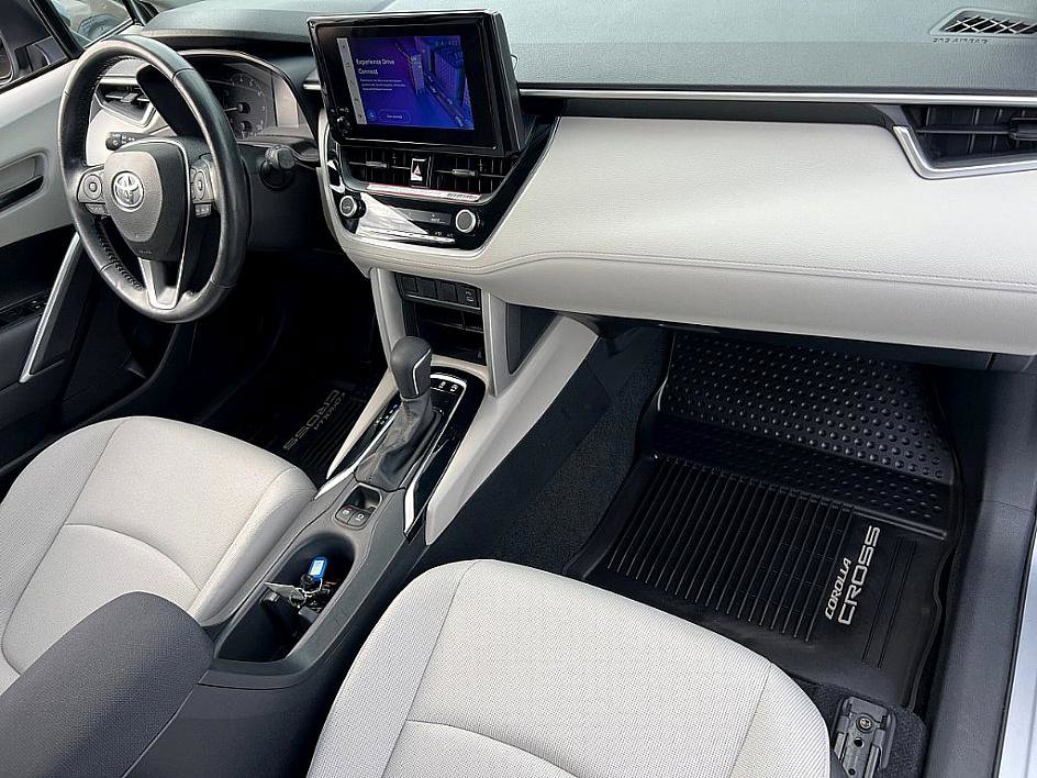 2023 Toyota Corolla Cross LE photo 19