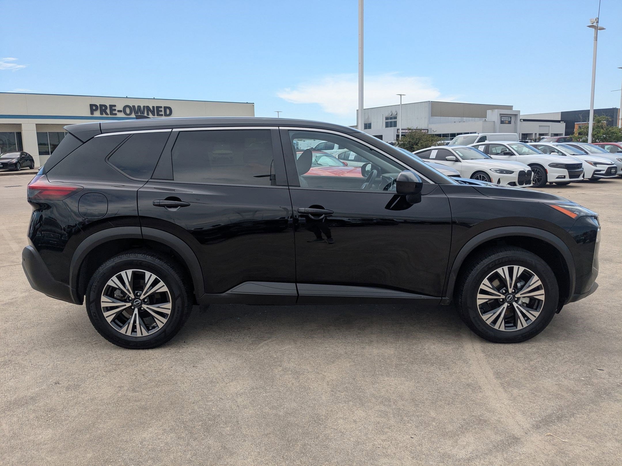 2023 Nissan Rogue SV photo 2