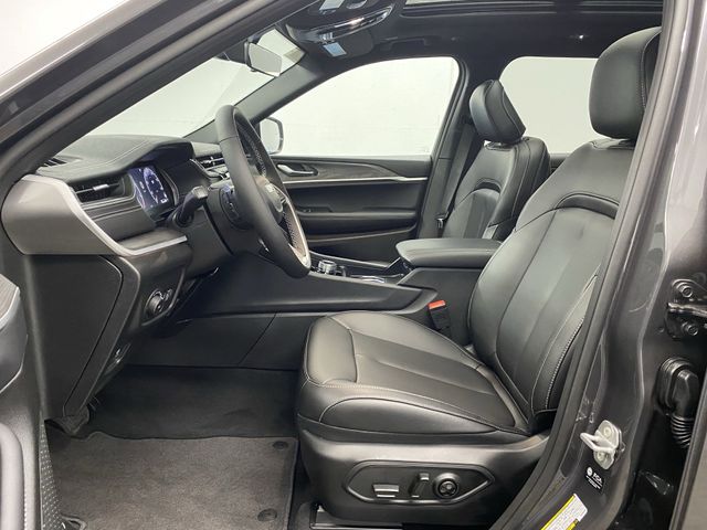2025 Jeep Grand Cherokee Limited photo 4