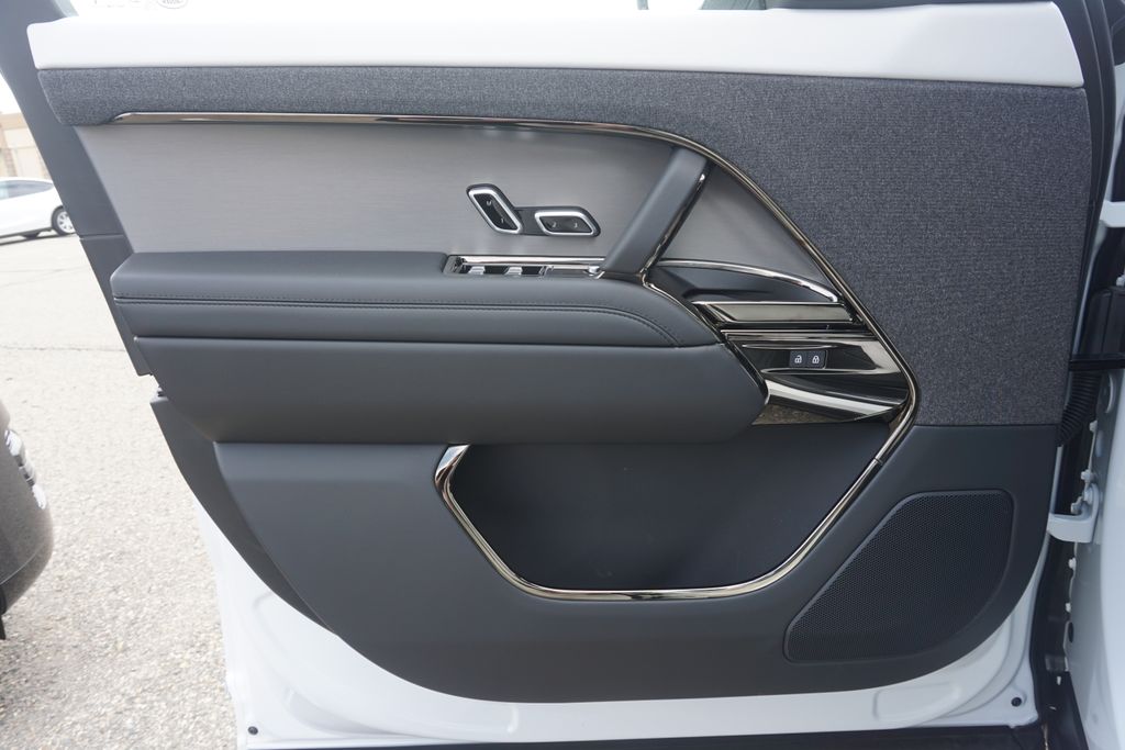2025 Land Rover Range Rover Sport SE photo 15