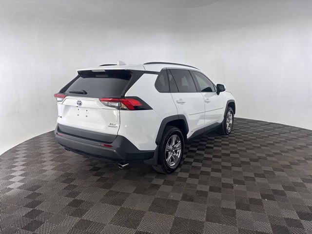 2022 Toyota RAV4 Hybrid XLE photo 7