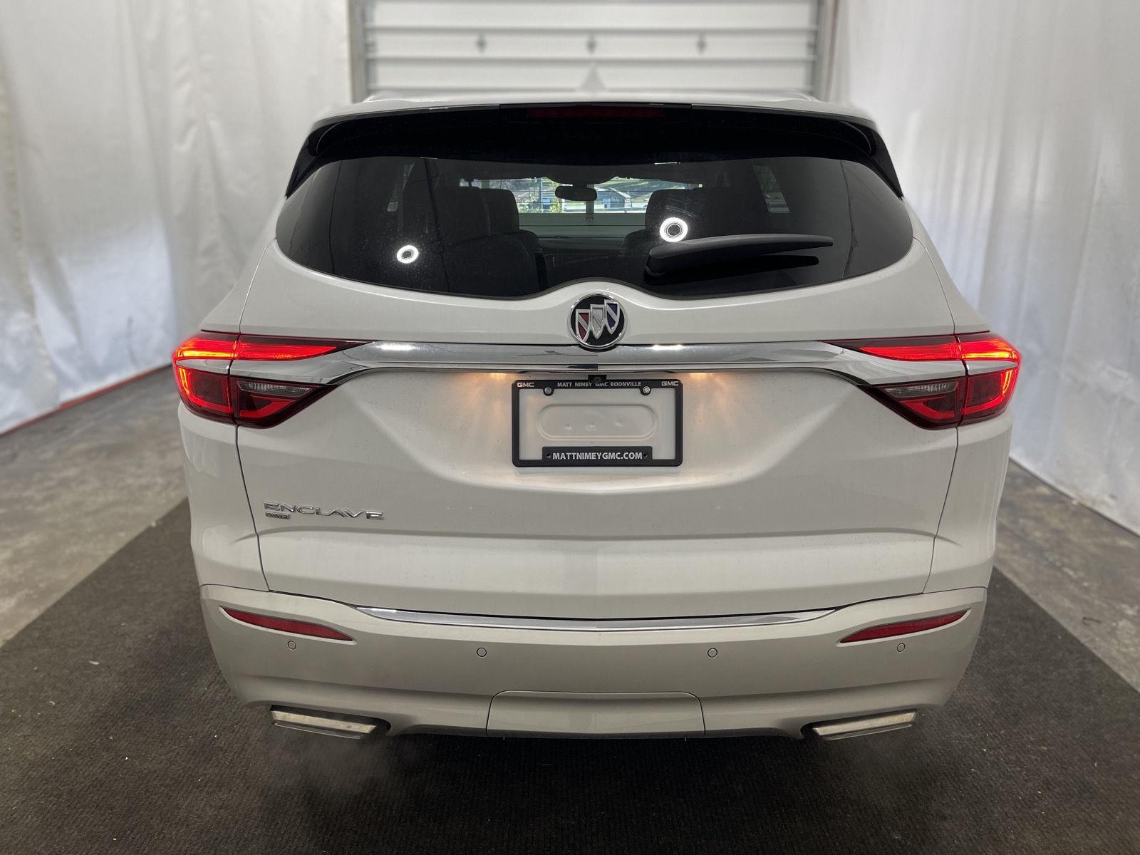 2020 Buick Enclave Essence photo 3