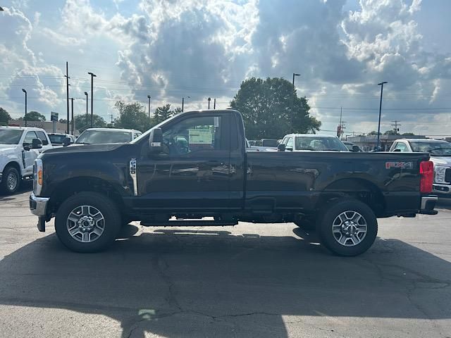 2025 Ford F-350 XLT photo 4