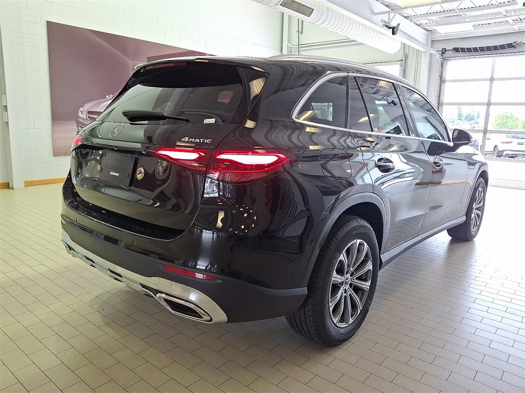 2025 Mercedes Benz GLC 300 4MATIC photo 4