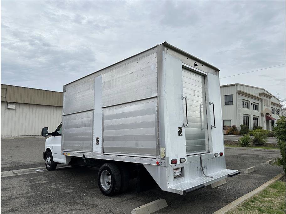 2015 Chevrolet Express Cutaway Van photo 7