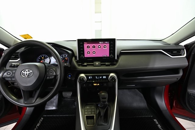 2019 Toyota RAV4 XLE photo 2