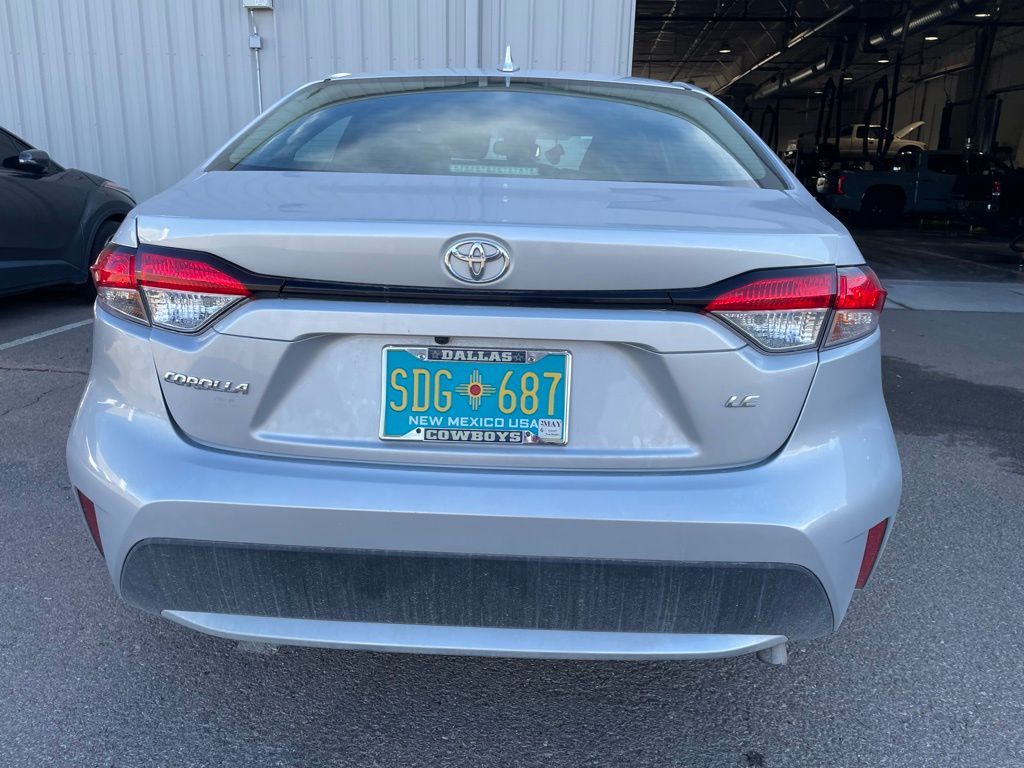 2022 Toyota Corolla LE photo 2