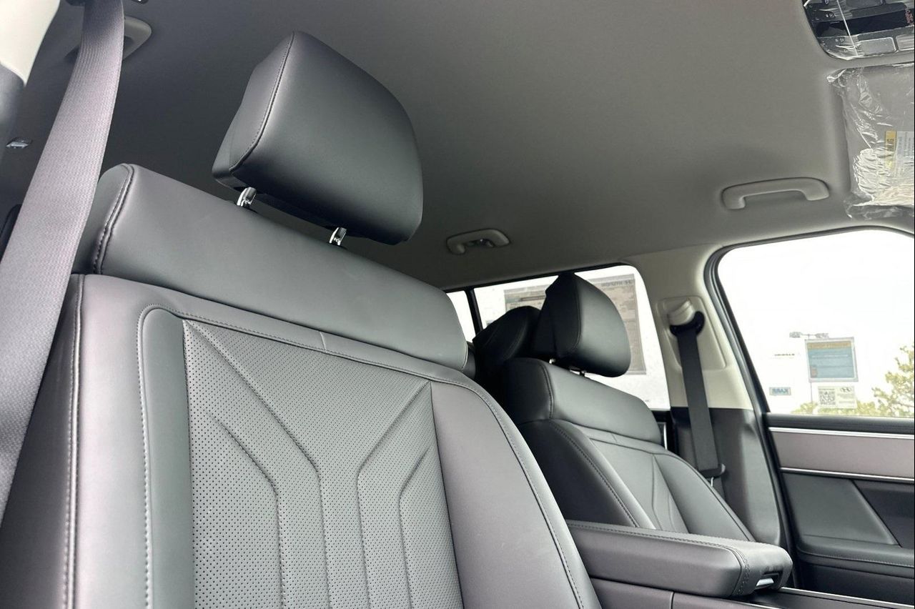 2025 Hyundai Santa Fe SEL photo 18