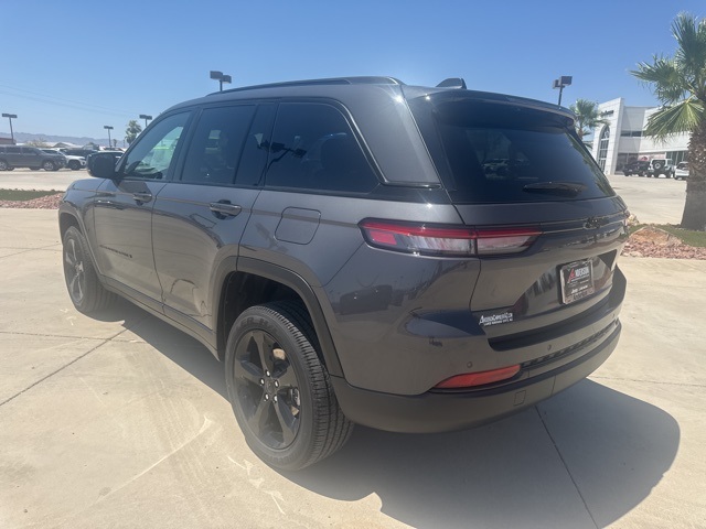 2025 Jeep Grand Cherokee Altitude photo 2
