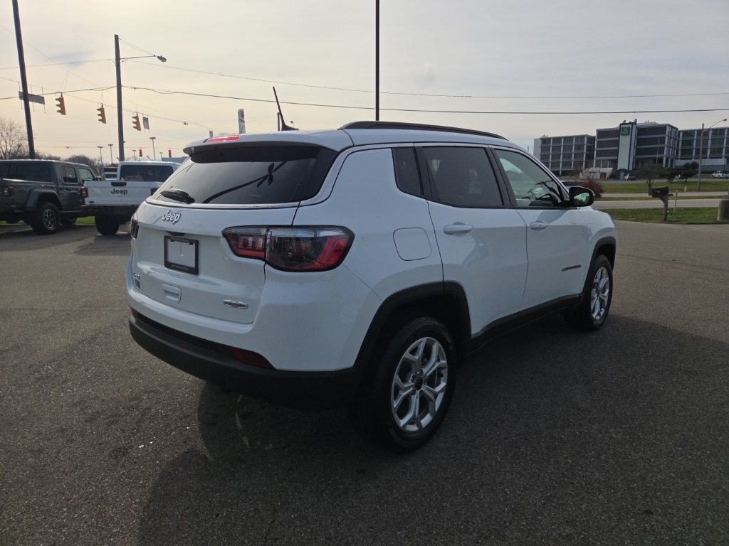 2026 Jeep Compass Latitude photo 4