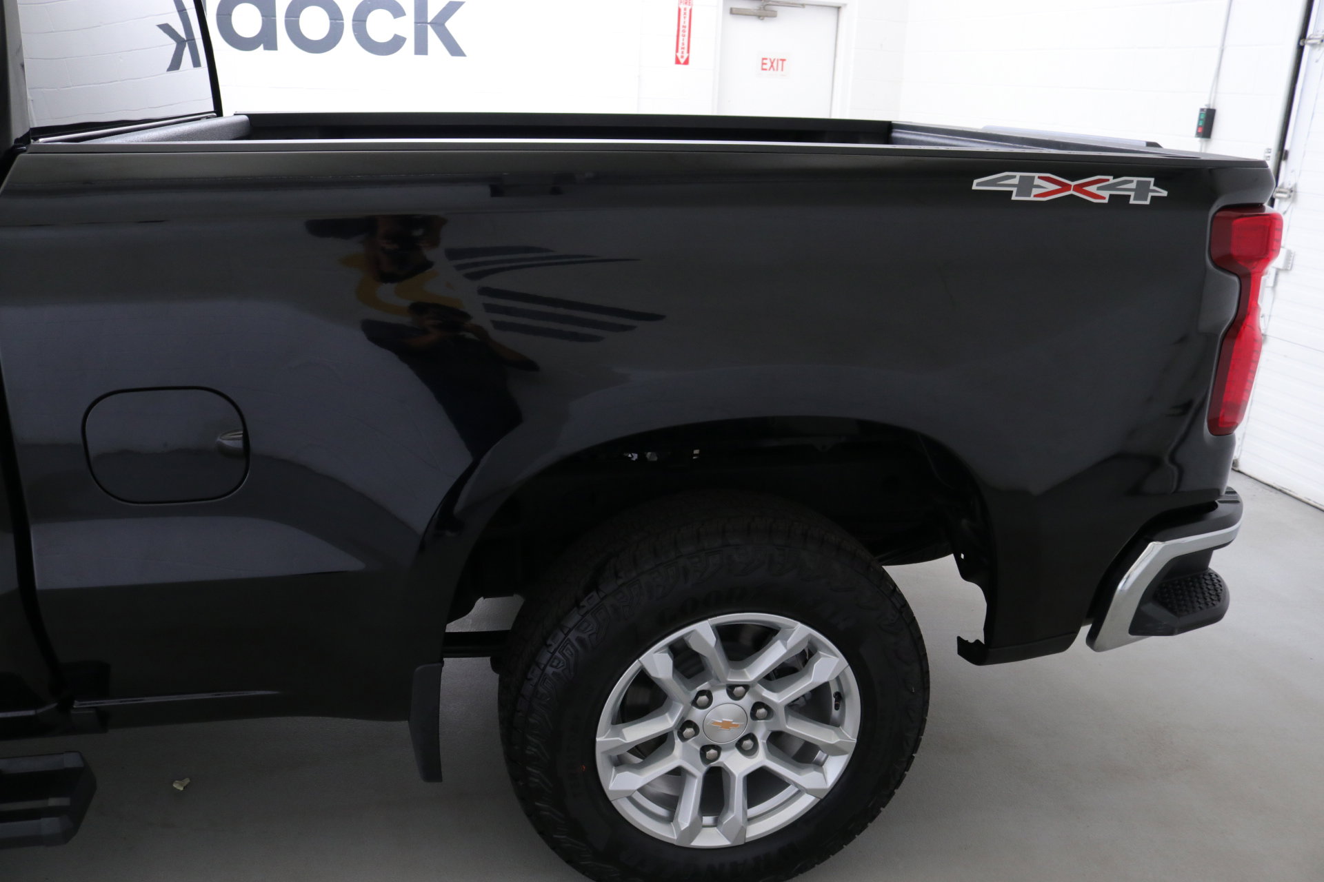 2025 Chevrolet Silverado 1500 LT photo 5