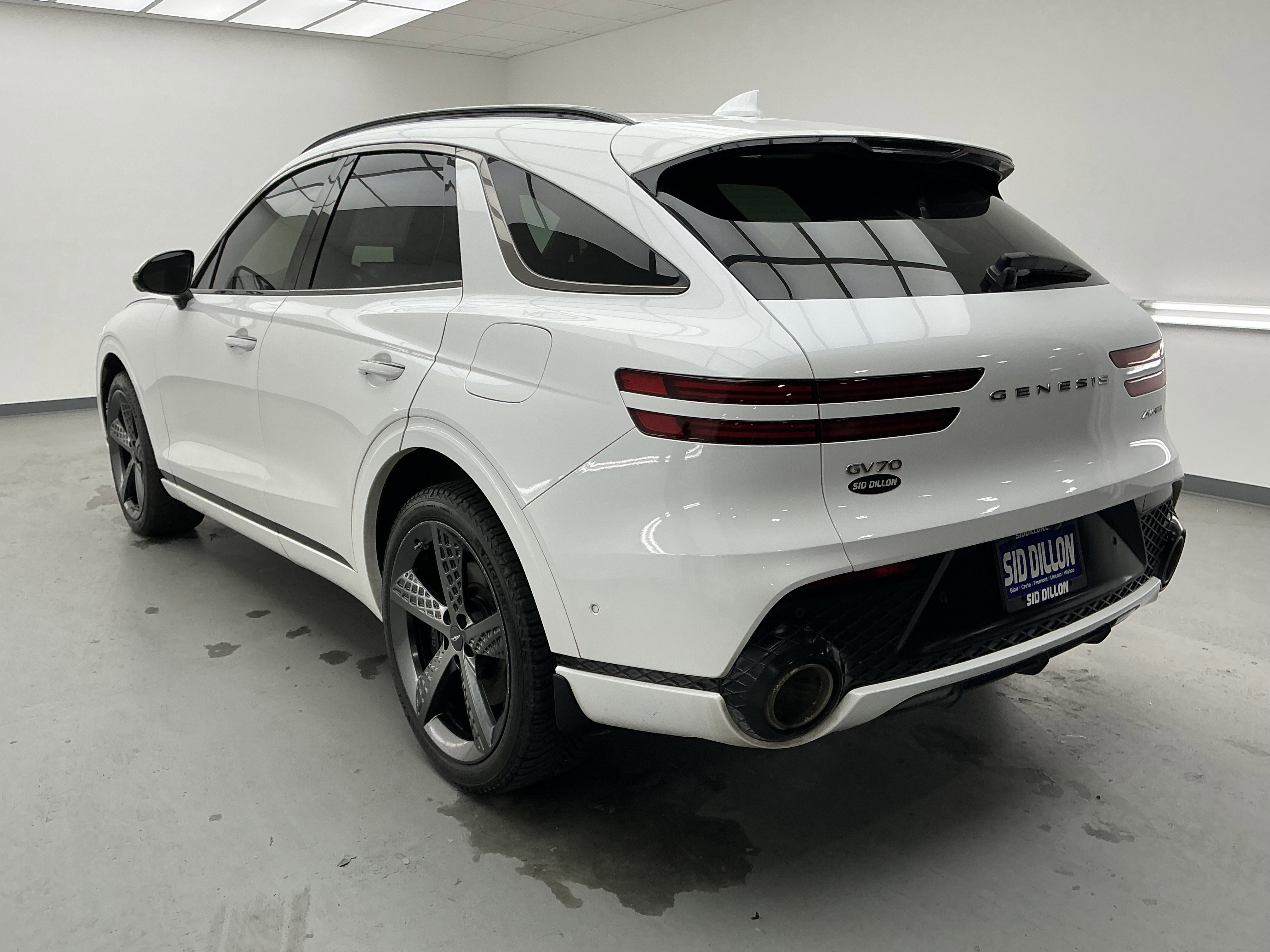 2023 Genesis GV70 3.5T Sport photo 3