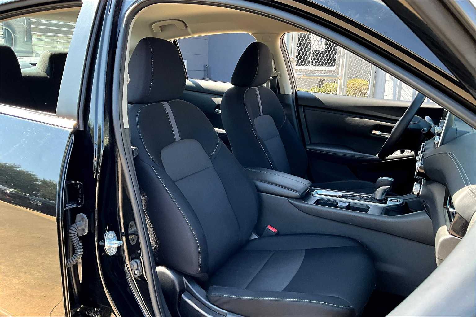 2023 Nissan Sentra SV photo 8