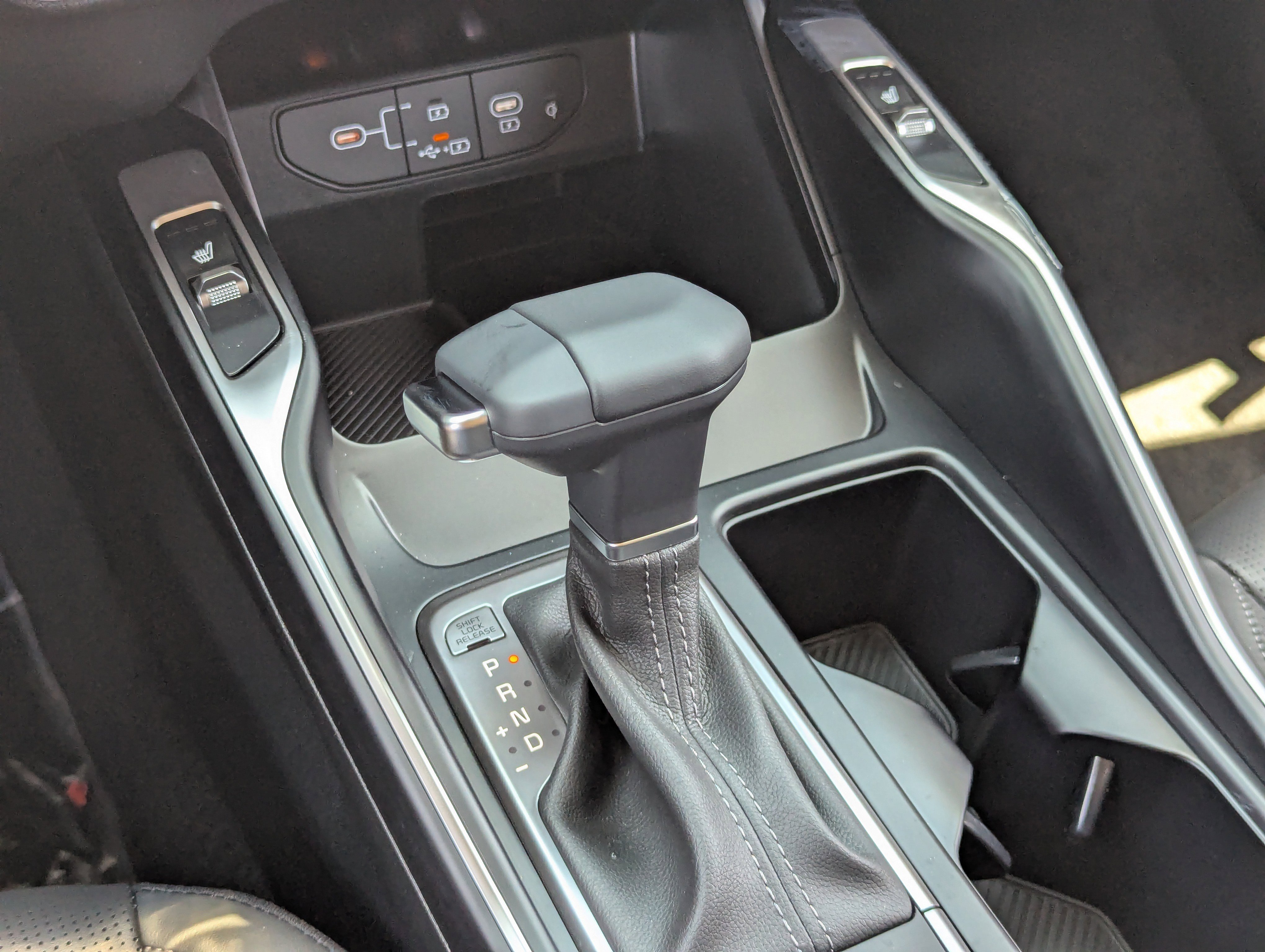 2025 Kia Sorento S photo 7