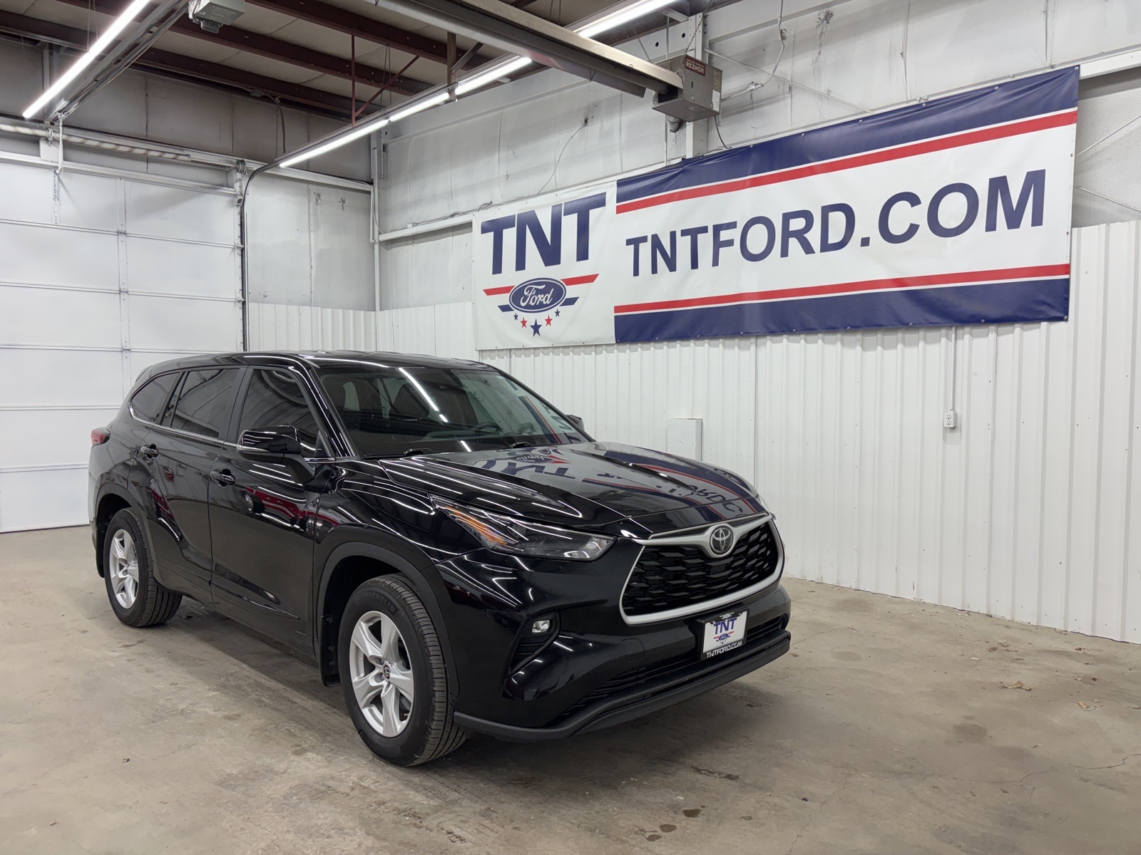 2023 Toyota Highlander L photo 2