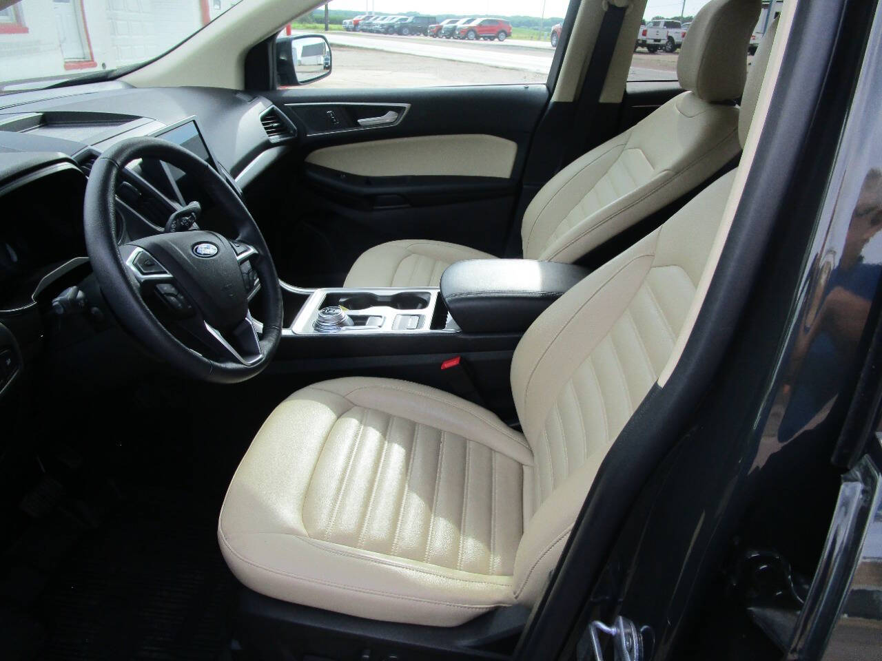 2024 Ford Edge SEL photo 4