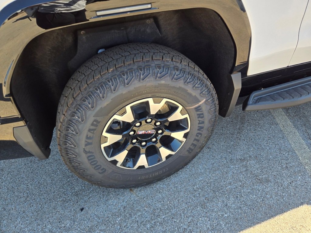 2026 Gmc Sierra EV AT4 photo 11
