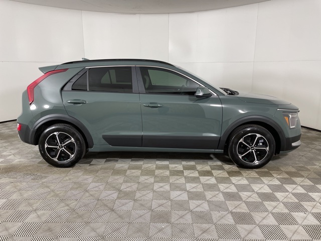 2025 Kia Niro EX photo 8