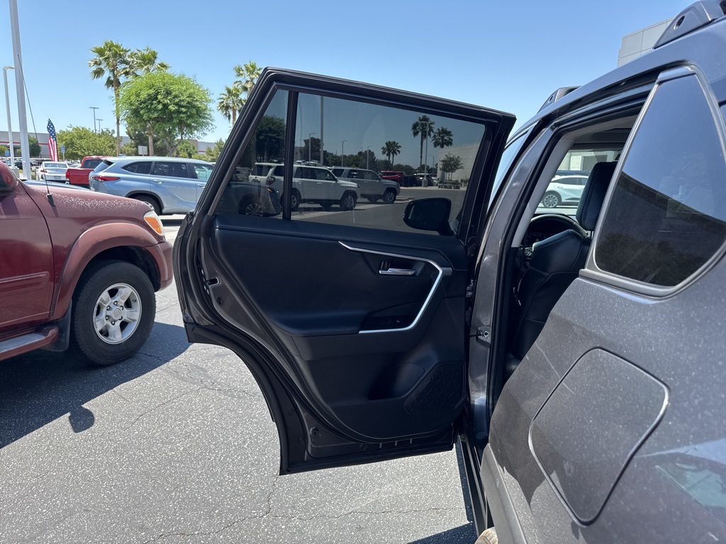 2022 Toyota RAV4 Hybrid Limited photo 13