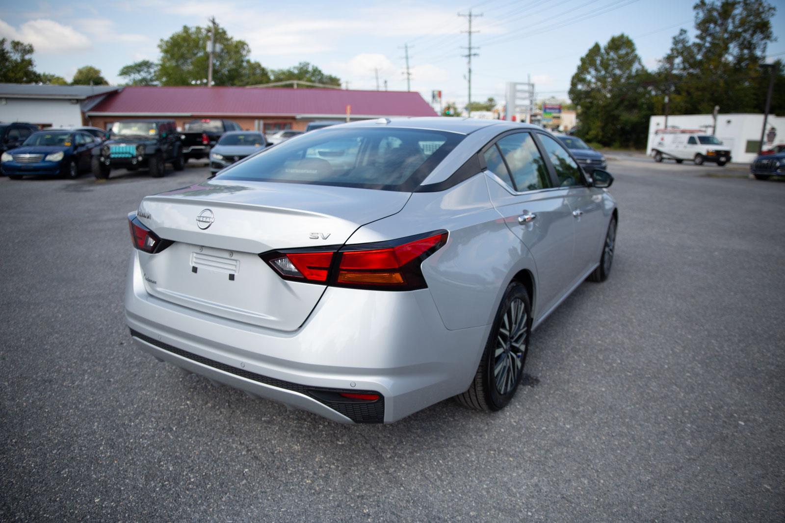 2024 Nissan Altima 2.5 SV photo 3