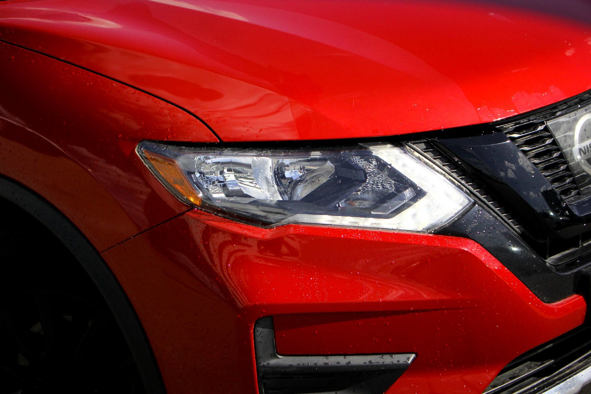 2017 Nissan Rogue SV photo 2