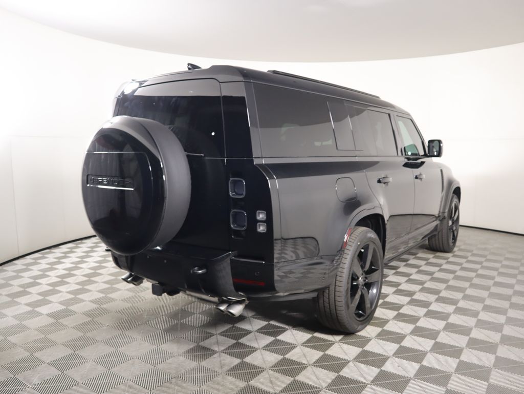 2025 Land Rover Defender 130 V8 photo 5