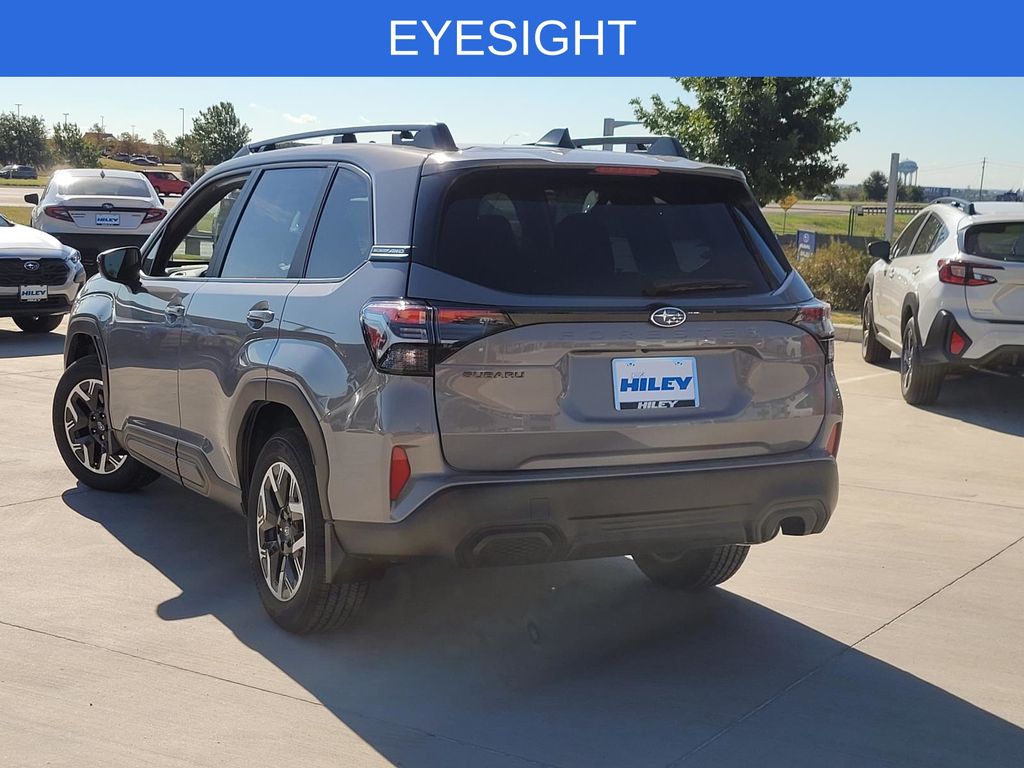 2025 Subaru Forester Premium Base photo 2
