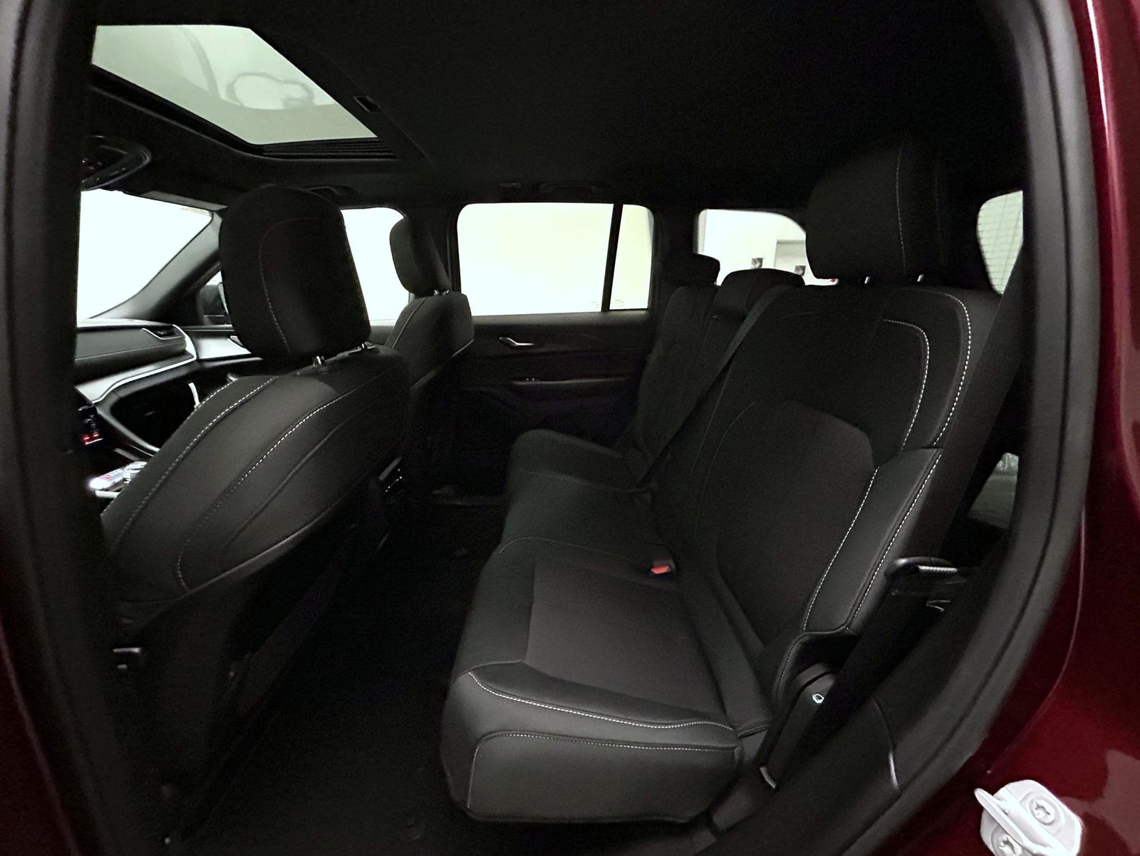 2025 Jeep Grand Cherokee Laredo Altitude photo 10