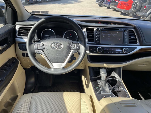 2017 Toyota Highlander Limited Platinum photo 19