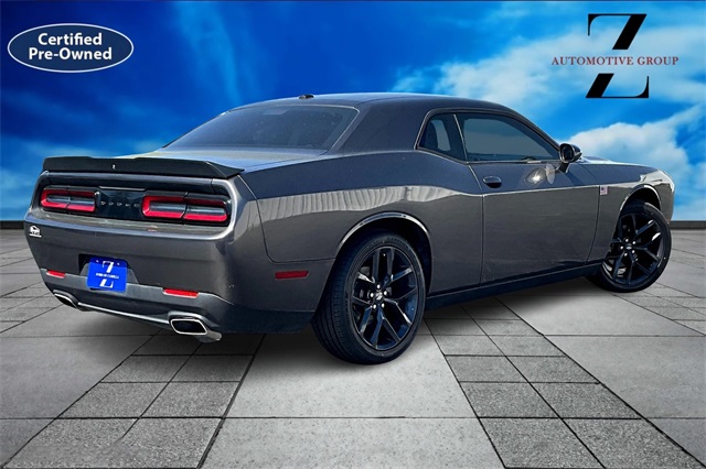 2021 Dodge Challenger SXT photo 2