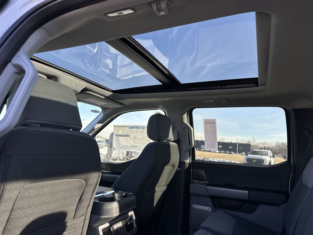 2025 Ford F-350 XLT photo 27
