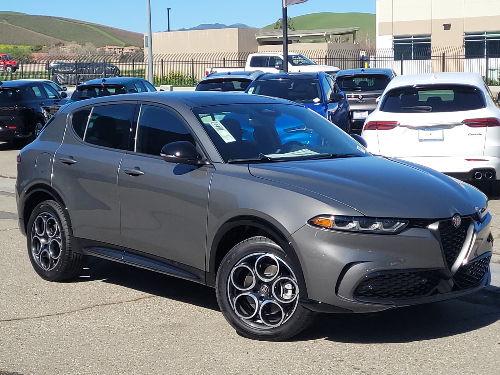 2025 Alfa Romeo Tonale Base's photo