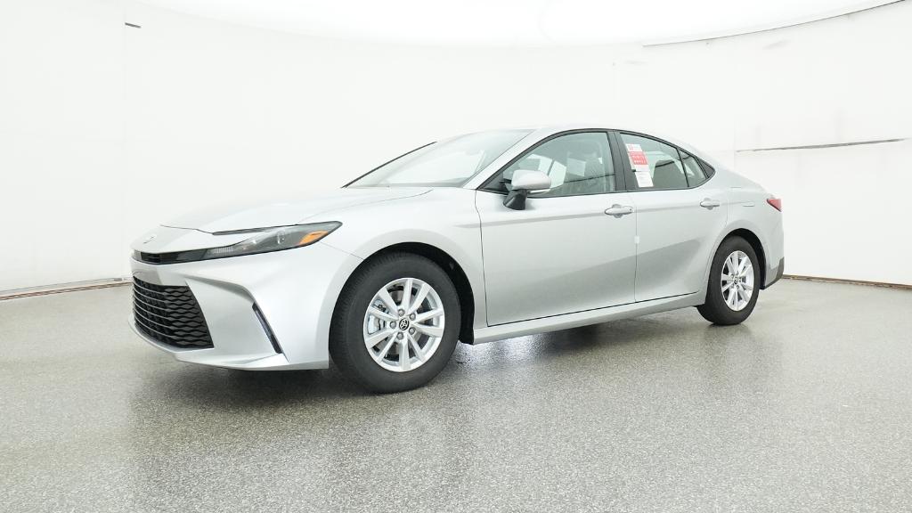 2025 Toyota Camry LE photo 4