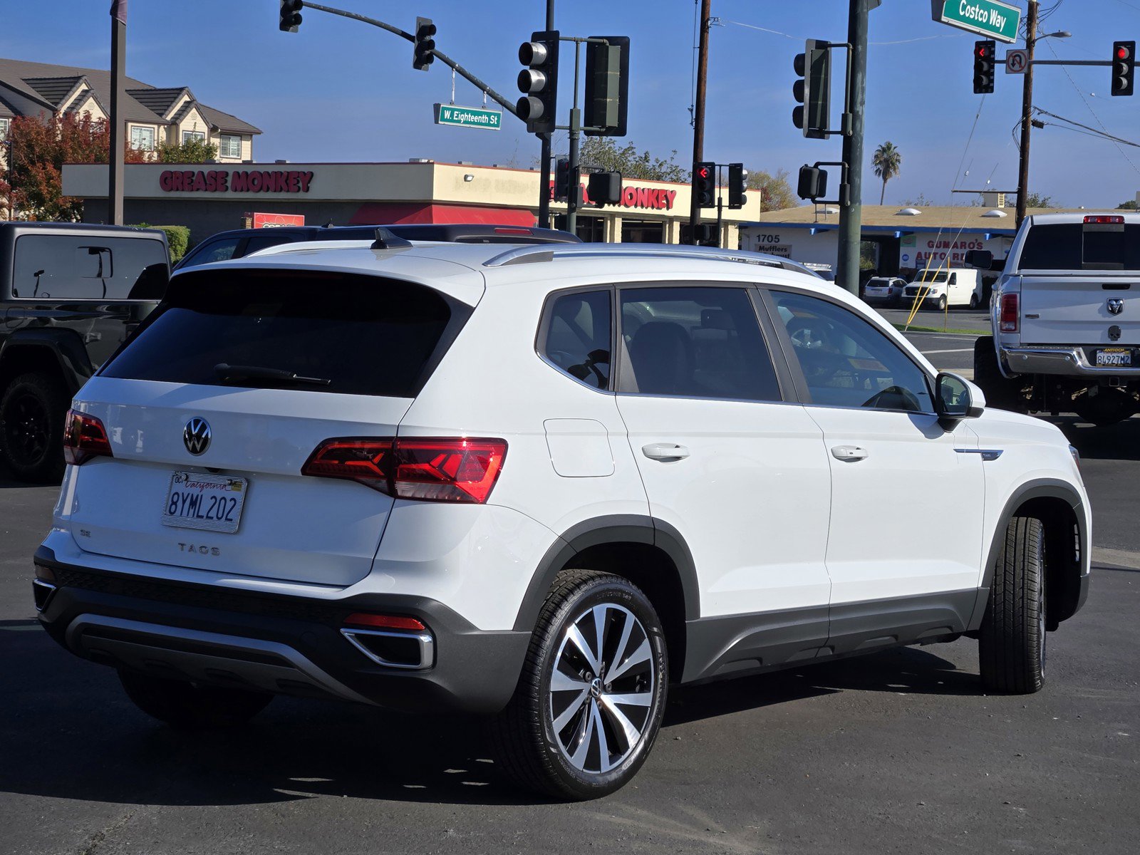 2022 Volkswagen Taos SE photo 4