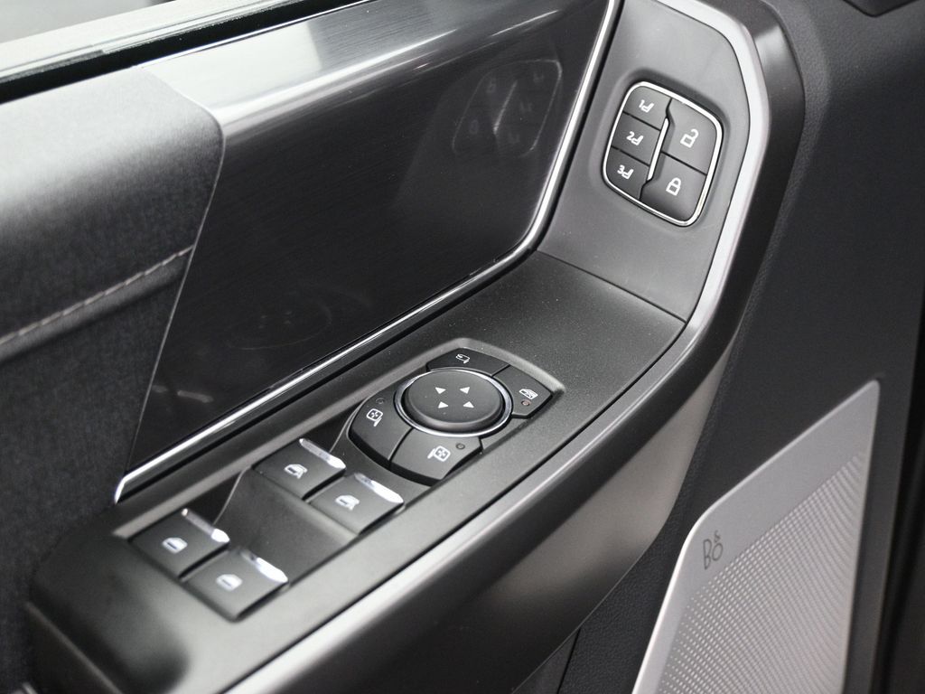 2025 Ford F-150 Lariat photo 8