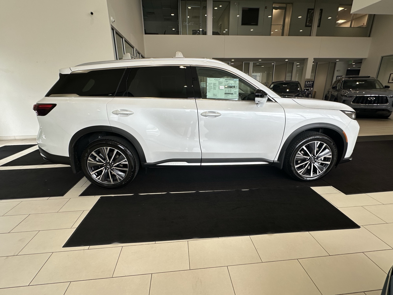 2026 Infiniti QX60 Luxe photo 8