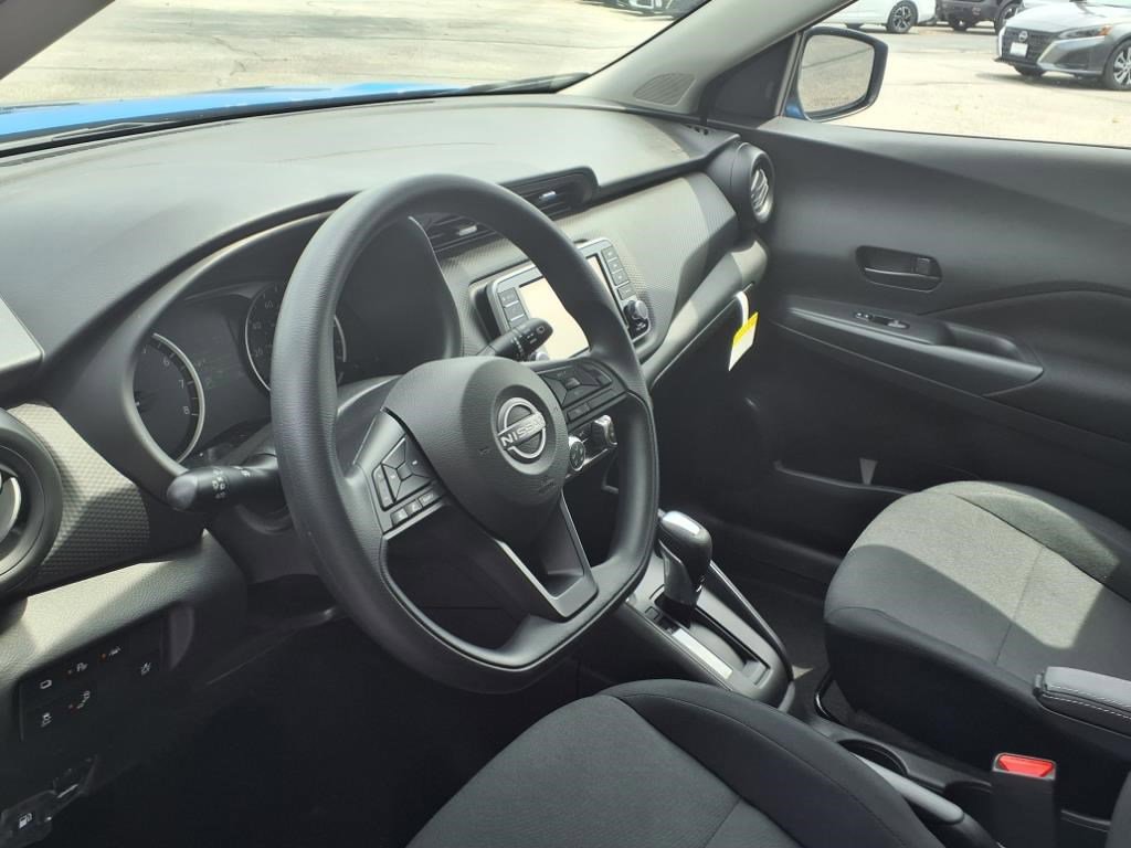 2025 Nissan Kicks Play S photo 13