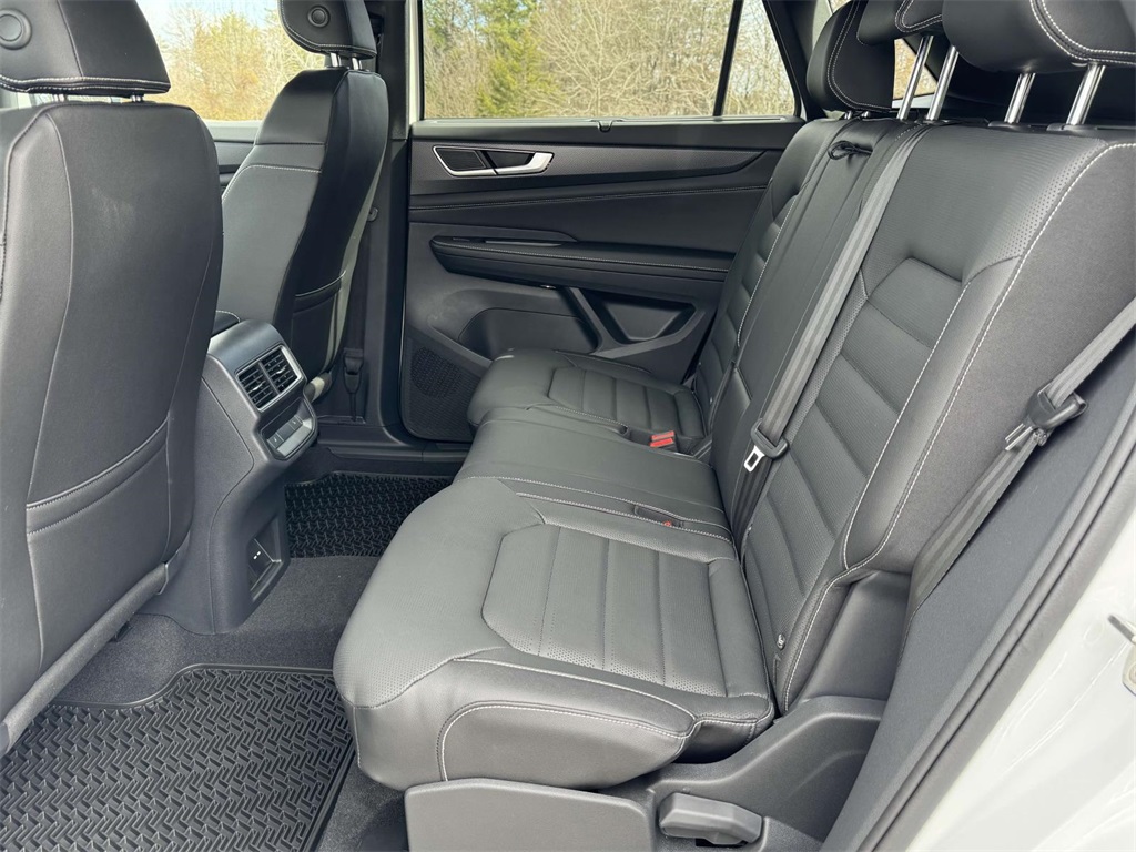 2025 Volkswagen Atlas Cross Sport SEL photo 2